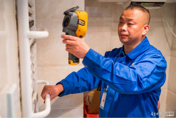 一天處理30多個(gè)供熱問題，他們有時(shí)一上午出不了一個(gè)樓棟